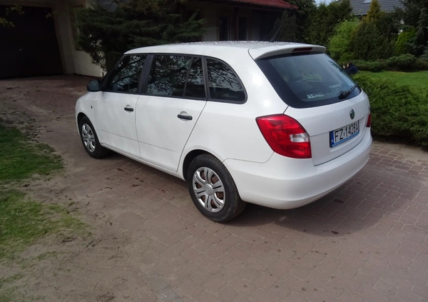 Skoda Fabia cena 10900 przebieg: 257900, rok produkcji 2010 z Karlino małe 191